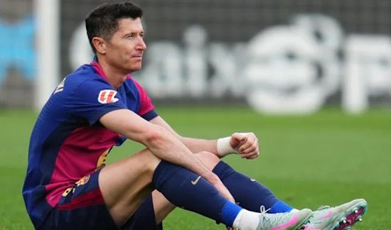 برشلونة يعلن إصابة ليفاندوفسكي في الفخذ