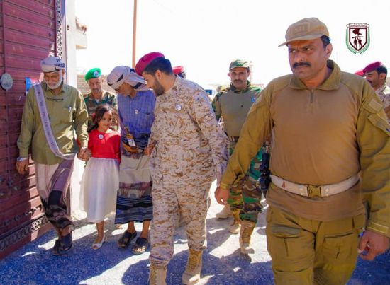 قيادات دفاع شبوة تزور منزل الشهيد السليماني وتلتقي أسرته