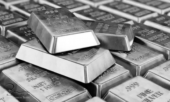 انخفاض أسعار الفضة بعد معالجة مخاوف شُح الإمدادات