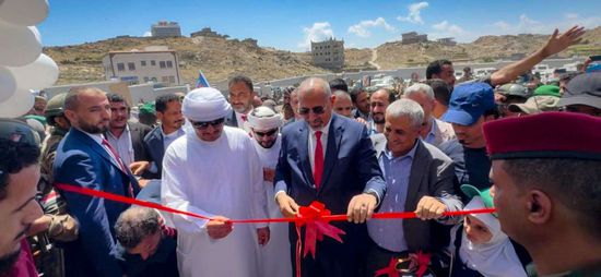 الرئيس الزُبيدي يفتتح مجمّع بن زايد التعليمي في القزعة