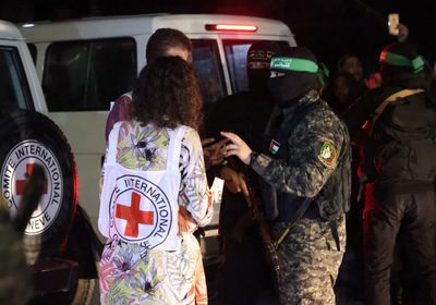 حماس تكشف موعد تسليم رفات 2 من الرهائن الإسرائيليين للصليب الأحمر