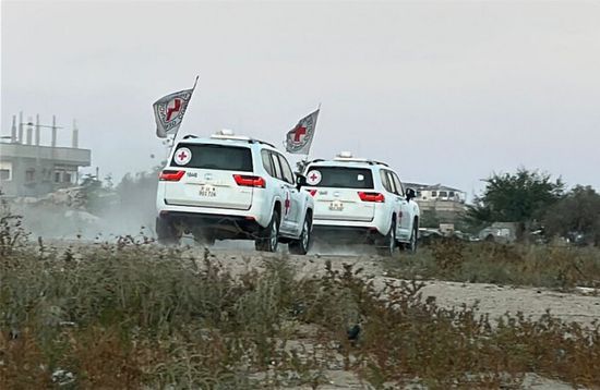 الصليب الأحمر يتسلم جثتين إضافيتين من الأسرى الإسرائيليين في غزة