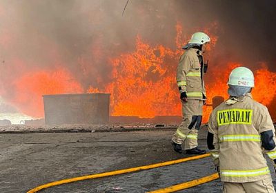 وفيات وإصابات في اندلاع حريق بناقلة نفط بإندونيسيا