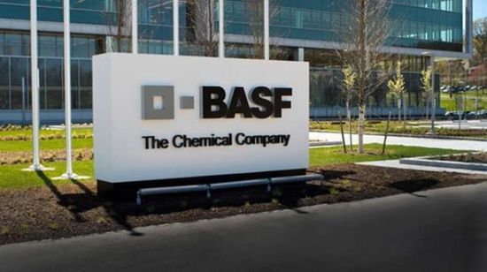 "باسف" توافق على بيع حصة بوحدة أعمال الطلاء لـ "كارلايل"