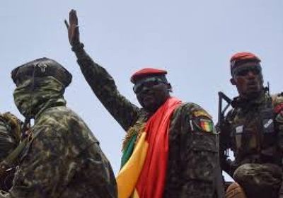 مشيعون يقتحمون مطارًا كينيًا لاستقبال جثمان أودينجا