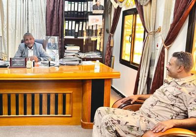 رئيس عمليات اللواء الثاني دفاع شبوة يتفقد مكتب تأمينات المحافظة