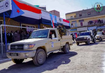 بحضور الوالي.. عرض عسكري لقوات الحزام الأمني في يافع