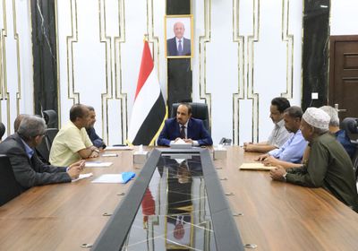 محافظ حضرموت يبحث آليات ضبط الأسعار في الأسواق