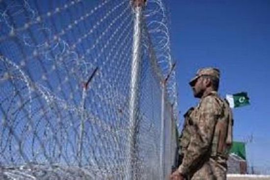 مقتل 7 جنود باكستانيين في هجوم انتحاري قرب الحدود الأفغانية