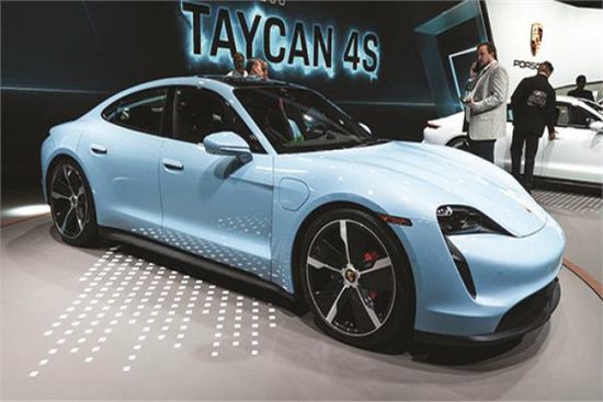 سهم "شاومي" يهبط بعد حادث لسيارتها الكهربائية "إس يو7"