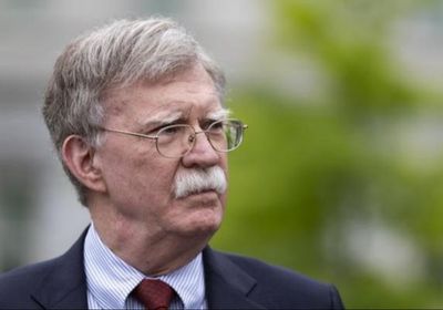 تمهيداً لمحاكمته.. مستشار الأمن القومى السابق يسلم نفسه للسطات الأمريكية