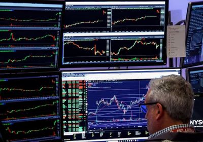    ارتفاع مؤشرات الأسهم الأمريكية بنهاية تعاملات الأسبوع