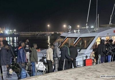 البحرية المغربية تنقذ 57 مهاجرًا تعطل قاربهم