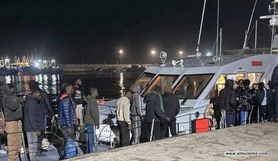 البحرية المغربية تنقذ 57 مهاجرًا تعطل قاربهم