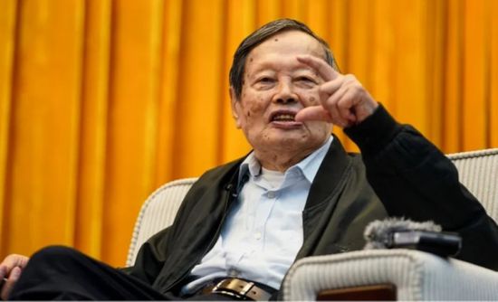 وفاة الصيني تشن نينغ يانغ الحائز على جائزة نوبل عن 103 أعوام