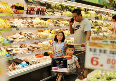 رئيس الوزراء الصيني يدعو لتعزيز الاستهلاك المحلي لنمو مستدام