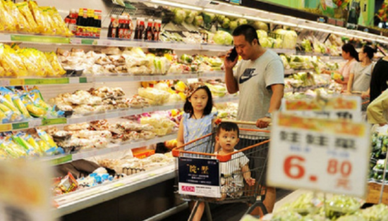 رئيس الوزراء الصيني يدعو لتعزيز الاستهلاك المحلي لنمو مستدام