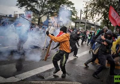 متظاهرون يهاجمون السفارة الأمريكية في كولومبيا