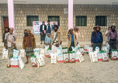 انتقالي مودية يوزع مساعدات على أسر الشهداء مقدمة من هلال الإمارات