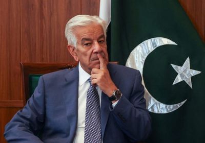 وزير الدفاع الباكستاني يؤكد التزام إسلام آباد وكابول بالهدنة