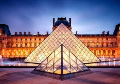 العثور على قطعة مجوهرات مسروقة من اللوفر قرب المتحف