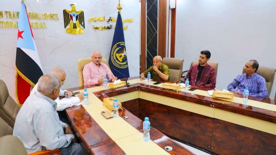 فريق التوجيه يبحث سير عمل المؤسسات الخدمية في العاصمة عدن