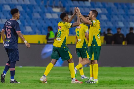 ثلاثية كينج تقود الخليج للفوز على الرياض بدوري السعودية