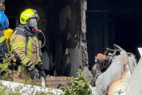 مصرع شخصين في اصطدام طائرة بمركبة بهونغ كونغ