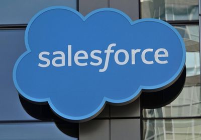 "سيلزفورس" توسع شراكاتها مع "أوبن إيه آي" و"أنثروبيك"