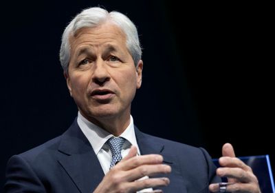 "جيه بي مورجان" يحذر من بوادر ضعف في إنفاق الأمريكيين