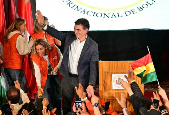 انتخاب السيناتور الوسطي اليميني رودريغو باز رئيسًا لبوليفيا