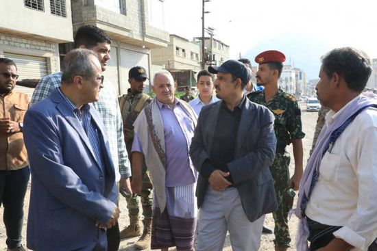 محافظ حضرموت يتفقد عددا من المشاريع في المكلا