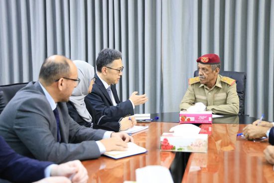 بارجاش يبحث مع وفد أممي مكافحة الإرهاب وحماية سواحل حضرموت