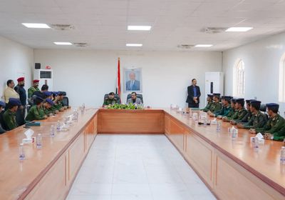 محافظ شبوة يستقبل خريجي الدفعة الثانية من كلية الشرطة بحضرموت