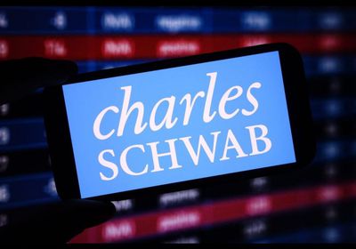 الأصول الجديدة لـ "تشارلز شواب" تسجل 134.4 مليار دولار