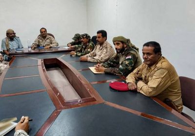 قيادة "دفاع شبوة" تناقش خطط العمليات ورفع الجاهزية القتالية