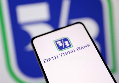 "فيفث ثيرد" يطمئن المستثمرين بشأن القروض رغم إفلاس "تراي كلر"