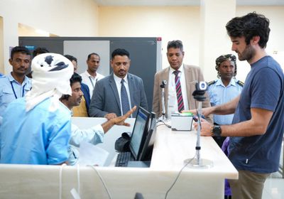 وكيل سقطرى لشؤون السياحة يتفقد خدمات مطار الأرخبيل