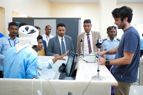 وكيل سقطرى لشؤون السياحة يتفقد خدمات مطار الأرخبيل