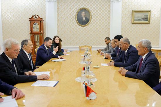 الرئيس الزُبيدي يعقد مباحثات رفيعة مع لافروف في موسكو