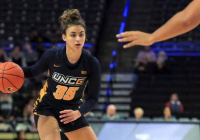 مسؤول يتوقع زيادات كبيرة للاعبات كرة السلة الأمريكية