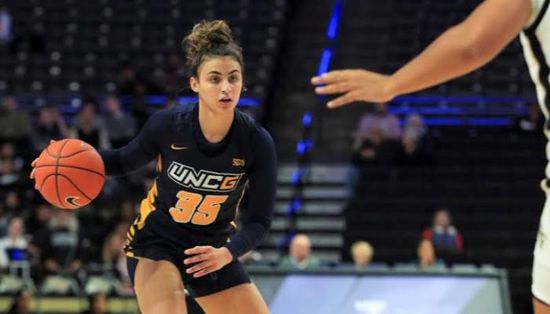 مسؤول يتوقع زيادات كبيرة للاعبات كرة السلة الأمريكية