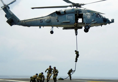 التحالف الدولي ينفذ إنزالًا جويًا شرقي دير الزور