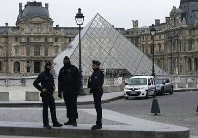 اللوفر يعيد فتح أبوابه بعد عملية سرقة