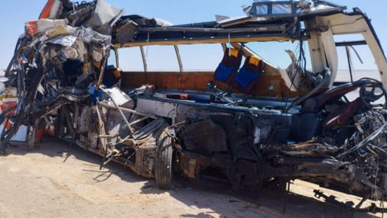 الشرطة الأوغندية تخفض عدد قتلى حادث تحطم حافلة إلى 46