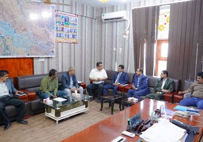 محافظ شبوة يؤكد ضرورة التخطيط الحضري لمواكبة توسع وحدات الجوار