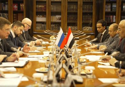 الرئيس الزُبيدي يعقد مباحثات مع نائب رئيس وزراء روسيا