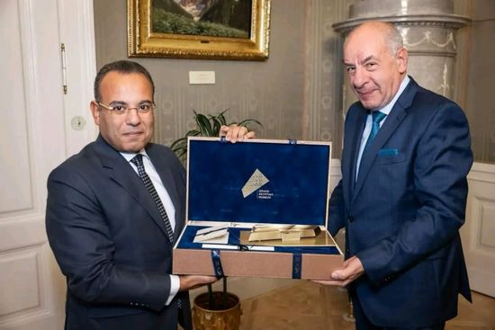 رئيس المجر يتسلم دعوة السيسي لحضور حفل افتتاح المتحف المصري الكبير