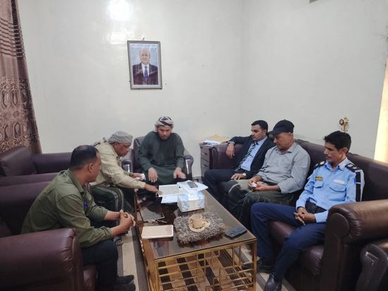 محافظ سقطرى يبحث خطة تنظيم مواقف السيارات والباصات