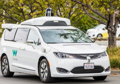 السلطات الأمريكية تحقق بسيارة أجرة آلية تابعة لـ "وايمو"